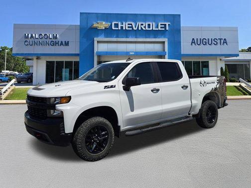 Summit White 2022 Chevrolet Silverado 1500 Limited Custom Trail Boss