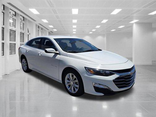 Summit White 2025 Chevrolet Malibu FWD 1LT