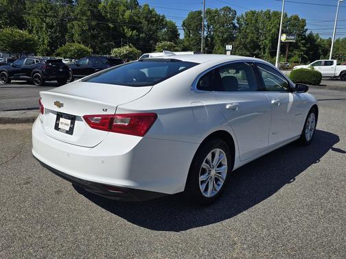 Summit White 2025 Chevrolet Malibu FWD 1LT