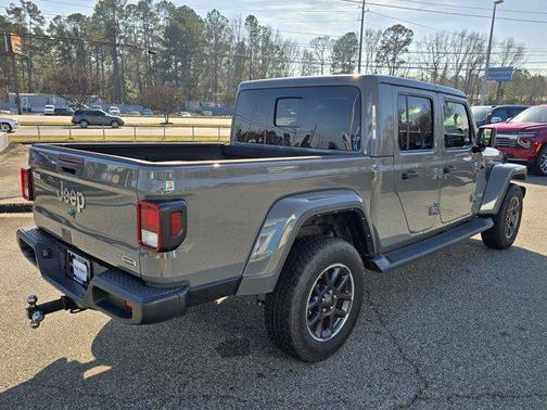 2022 Jeep Gladiator Overland