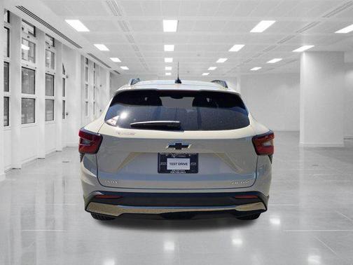 White Sands 2026 Chevrolet Trax FWD ACTIV