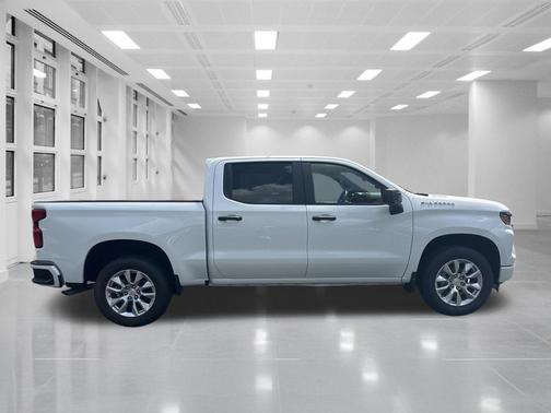 Summit White 2026 Chevrolet Silverado 1500 Custom