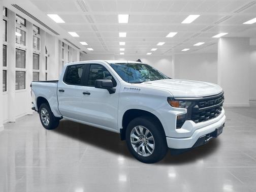 Summit White 2026 Chevrolet Silverado 1500 Custom