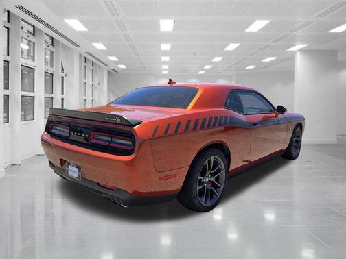 Sinamon Stick 2022 Dodge Challenger R/T Scat Pack