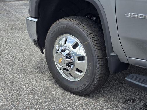 Sterling Gray Metallic 2026 Chevrolet Silverado 3500 LT