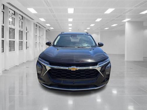 Mosaic Black Metallic 2026 Chevrolet Trax LT