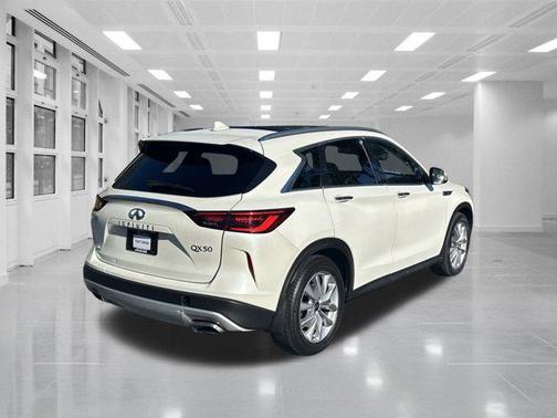 2022 INFINITI QX50 LUXE AWD