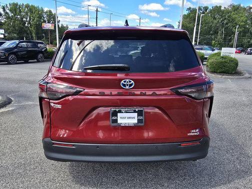 2023 Toyota Sienna XLE 8 Passenger