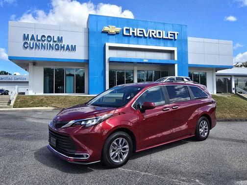 2023 Toyota Sienna XLE 8 Passenger