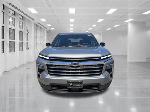 Sterling Gray Metallic 2026 Chevrolet Traverse LT