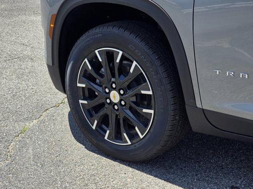 Sterling Gray Metallic 2026 Chevrolet Traverse LT