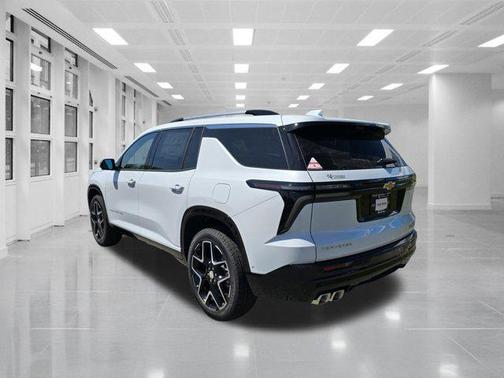 Polar White Tricoat 2026 Chevrolet Traverse High Country