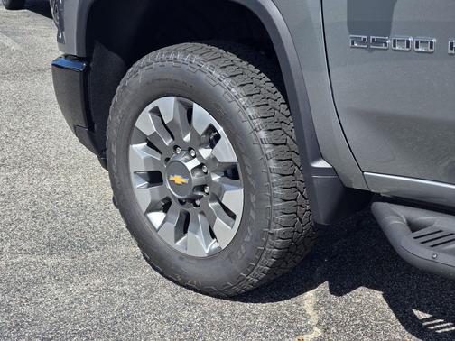 Sterling Gray Metallic 2026 Chevrolet Silverado 2500 Custom