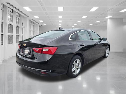 Mosaic Black Metallic 2025 Chevrolet Malibu FWD 1LT