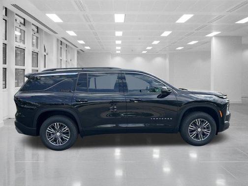 Mosaic Black Metallic 2026 Chevrolet Traverse LT