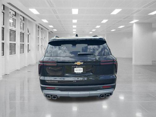 Mosaic Black Metallic 2026 Chevrolet Traverse LT