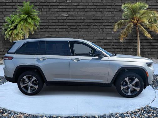 Silver Zynith 2026 Jeep Grand Cherokee Limited