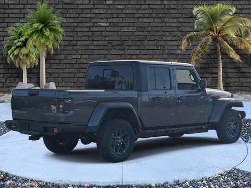 Granite Crystal Metallic Clearcoat 2026 Jeep Gladiator 85th Anniversary Edition