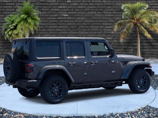 Black Clearcoat 2026 Jeep Wrangler 85th Anniversary