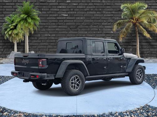 Black Clearcoat 2026 Jeep Gladiator Rubicon