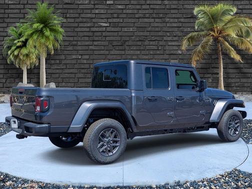 Granite Crystal Metallic Clearcoat 2026 Jeep Gladiator Sport S