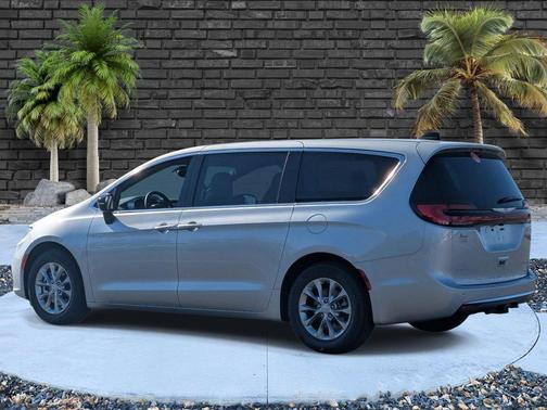 Silver Mist Clearcoat 2026 Chrysler Pacifica Limited