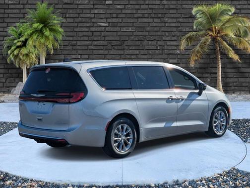 Silver Mist Clearcoat 2026 Chrysler Pacifica Limited