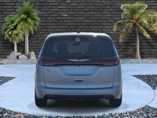 Silver Mist Clearcoat 2026 Chrysler Pacifica Limited