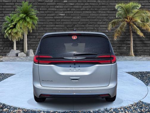 Silver Mist Clearcoat 2026 Chrysler Pacifica L