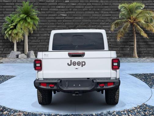 Bright White Clearcoat 2026 Jeep Gladiator Rubicon