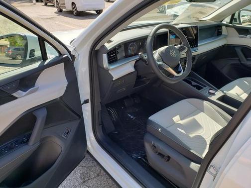 2025 Volkswagen Tiguan 2.0T SE 4MOTION