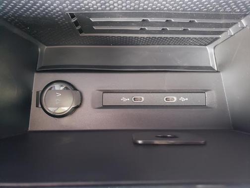 2025 Volkswagen Taos 1.5T SE Black