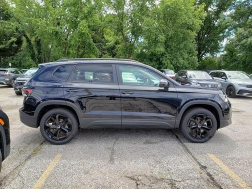 2025 Volkswagen Taos 1.5T SE Black