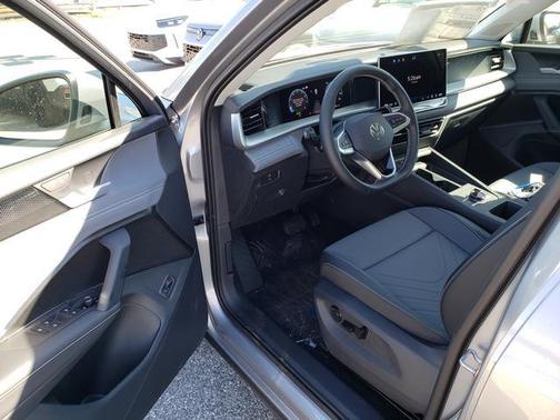 2025 Volkswagen Tiguan 2.0T SE 4MOTION