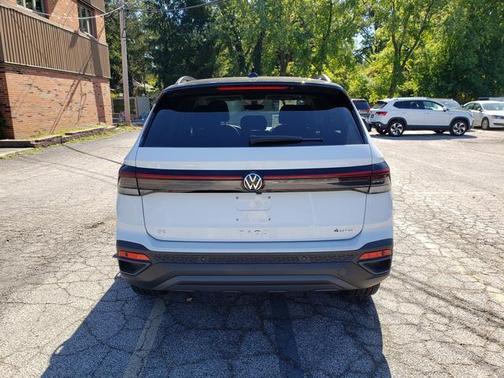 2025 Volkswagen Taos 1.5T SE Black