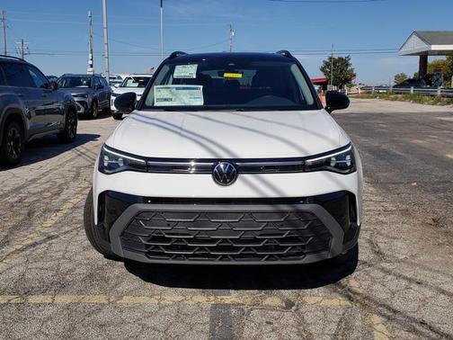 2025 Volkswagen Taos 1.5T SE Black