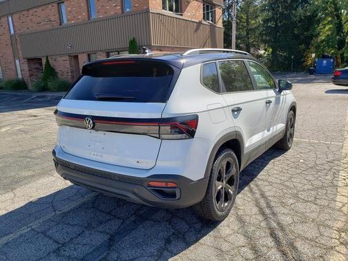 2025 Volkswagen Taos 1.5T SE Black