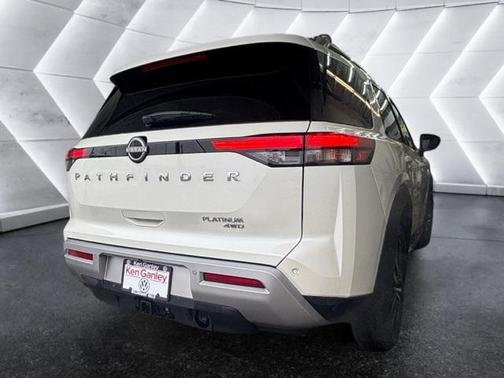 2023 Nissan Pathfinder Platinum 4WD