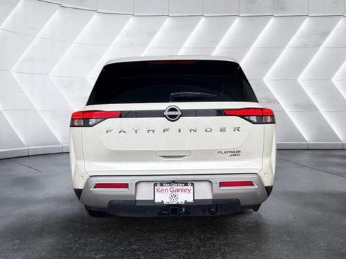 2023 Nissan Pathfinder Platinum 4WD