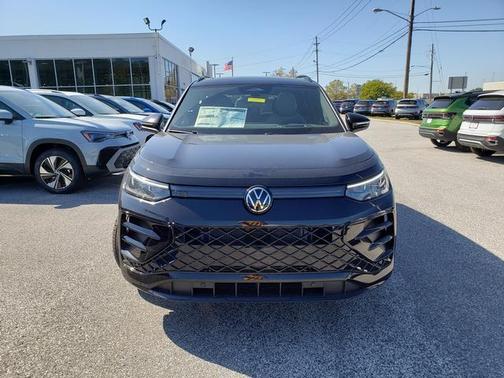 2025 Volkswagen Tiguan 2.0T SE R-Line Black 4MOTION