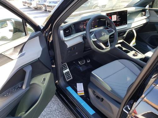 2025 Volkswagen Tiguan 2.0T SE R-Line Black 4MOTION