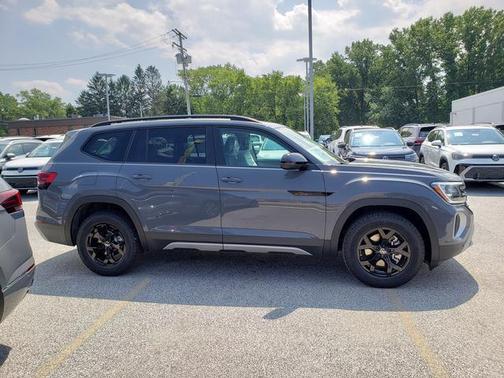 2025 Volkswagen Atlas 2.0T Peak Edition