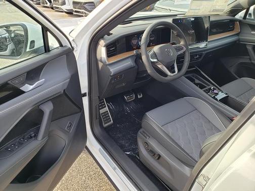 2026 Volkswagen Tiguan 2.0T SEL R-Line 4MOTION