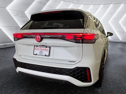 2025 Volkswagen Tiguan 2.0T SEL R-Line 4MOTION