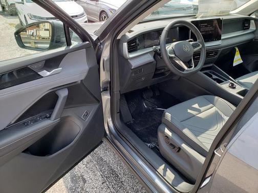 2025 Volkswagen Tiguan 2.0T SE 4MOTION
