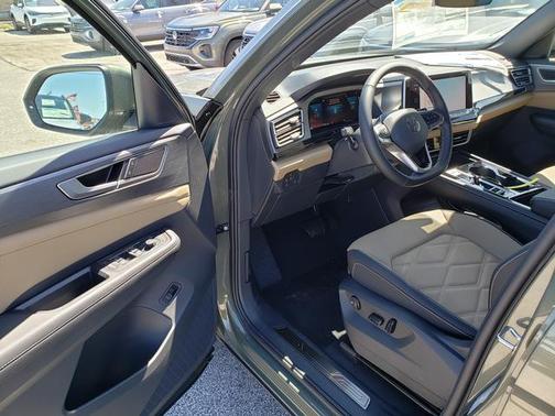 2025 Volkswagen Atlas Cross Sport 2.0T SE w/Technology 4MOTION