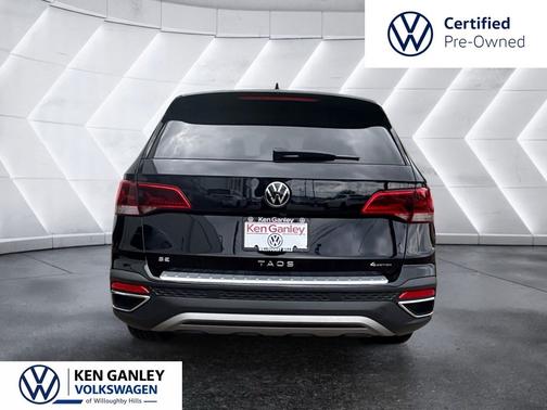 Deep Black Pearl Effect 2024 Volkswagen Taos 1.5T SE