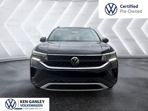 Deep Black Pearl Effect 2024 Volkswagen Taos 1.5T SE