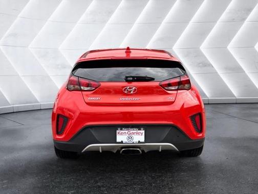 2019 Hyundai Veloster 2