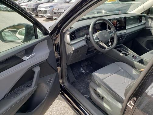 2025 Volkswagen Tiguan 2.0T SE 4MOTION